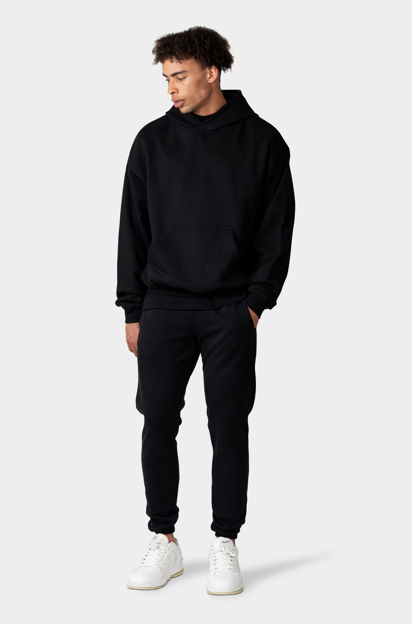 24/7 ESSENTIALS BLACK HOODIE